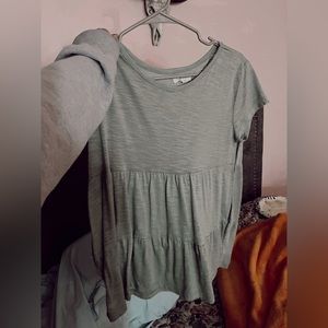 Cute blouse shirt for sale Only worn once, been sitting in the closet